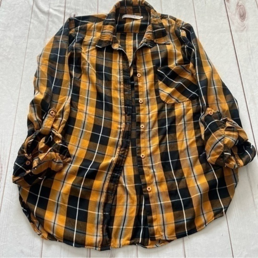 Billy T Women's L Soft Mabry Checkered Gold Long Sleeve Button Up Collared Shirt